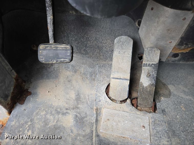 image for item EV4381 1997 Mack RD690S fertilizer delivery truck