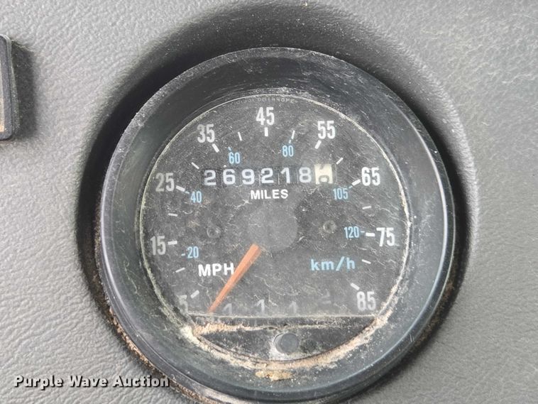 image for item EV4381 1997 Mack RD690S fertilizer delivery truck