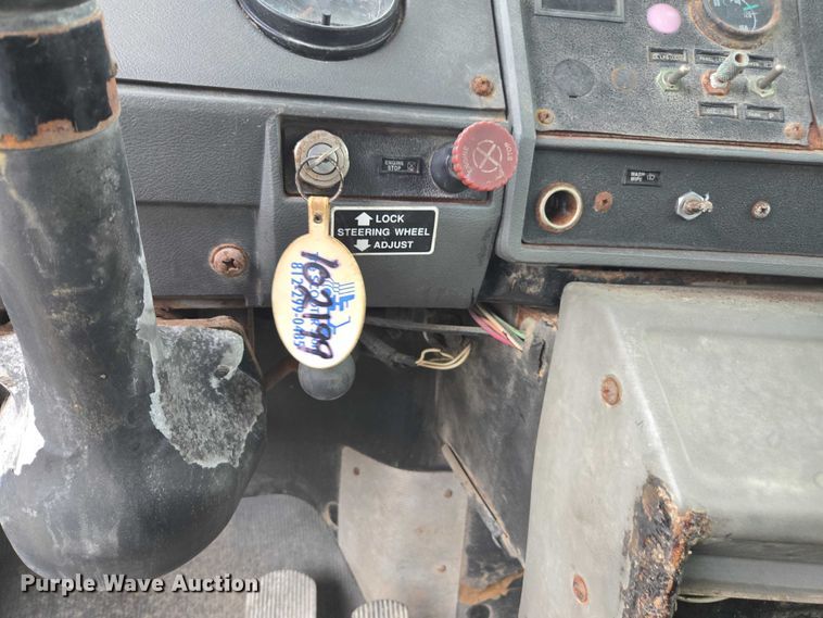 image for item EV4381 1997 Mack RD690S fertilizer delivery truck