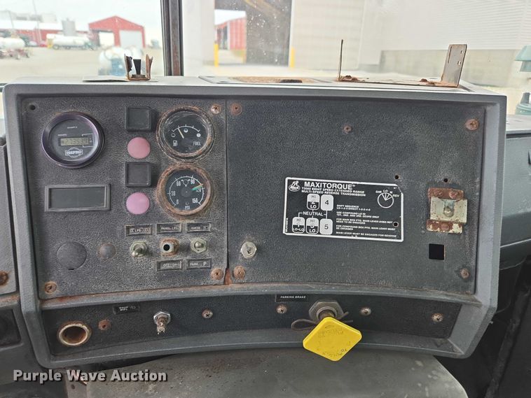 image for item EV4381 1997 Mack RD690S fertilizer delivery truck