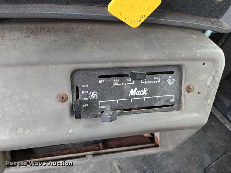 image for item EV4381 1997 Mack RD690S fertilizer delivery truck