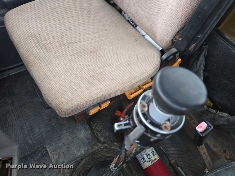 image for item EV4381 1997 Mack RD690S fertilizer delivery truck