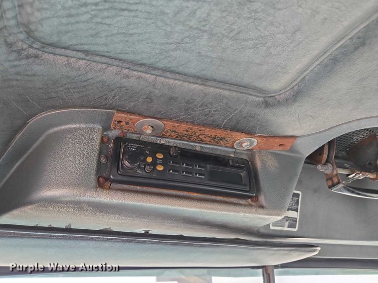 image for item EV4381 1997 Mack RD690S fertilizer delivery truck