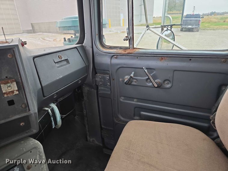 image for item EV4381 1997 Mack RD690S fertilizer delivery truck