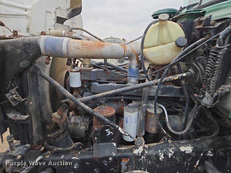 image for item EV4381 1997 Mack RD690S fertilizer delivery truck