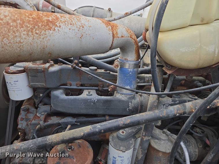 image for item EV4381 1997 Mack RD690S fertilizer delivery truck