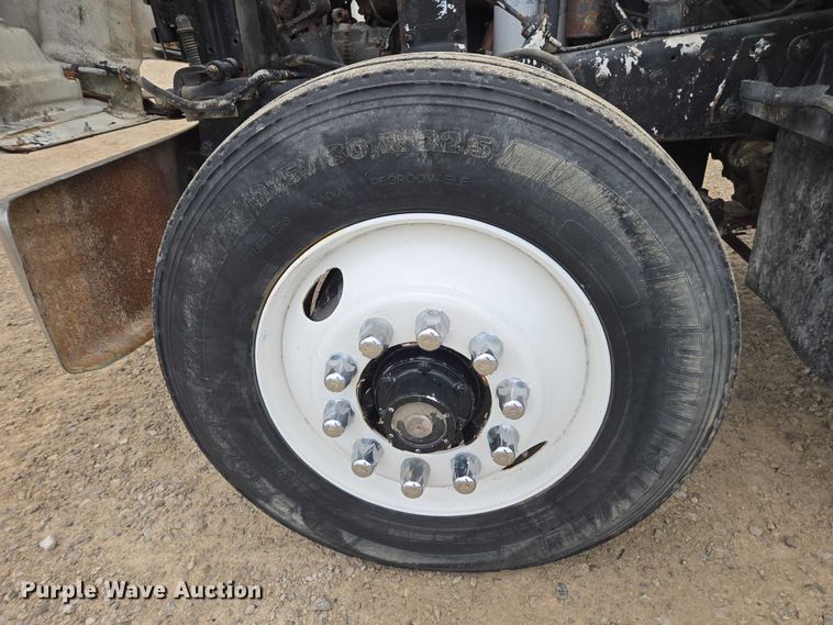 image for item EV4381 1997 Mack RD690S fertilizer delivery truck