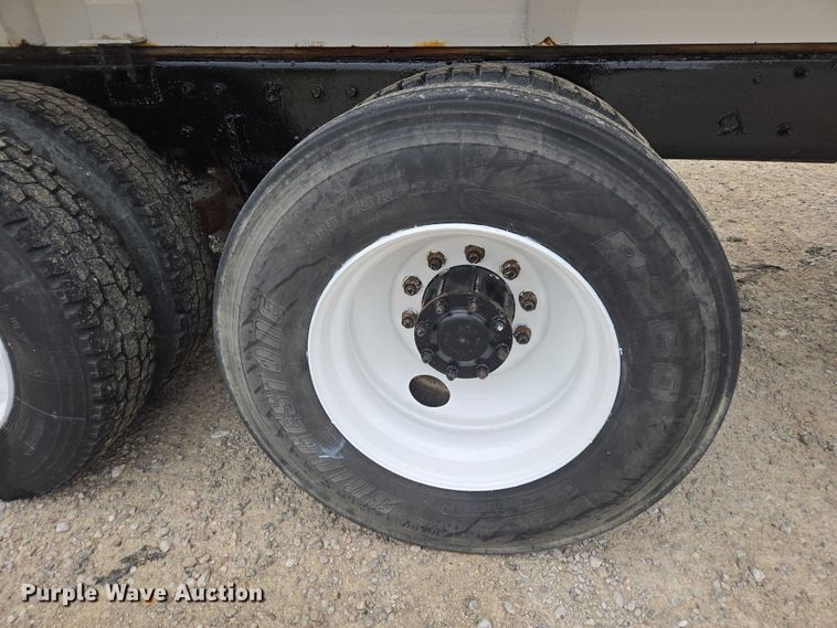 image for item EV4381 1997 Mack RD690S fertilizer delivery truck