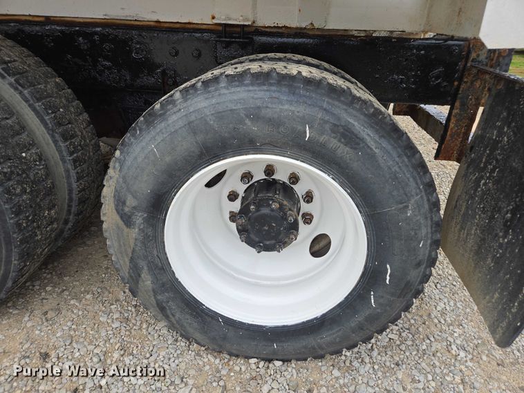 image for item EV4381 1997 Mack RD690S fertilizer delivery truck