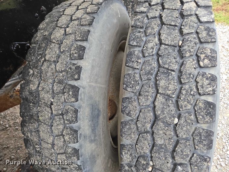 image for item EV4381 1997 Mack RD690S fertilizer delivery truck