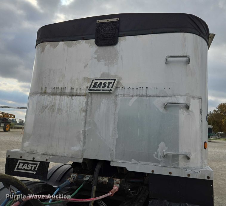 image for item EV4382 2007 East Genesis end dump trailer