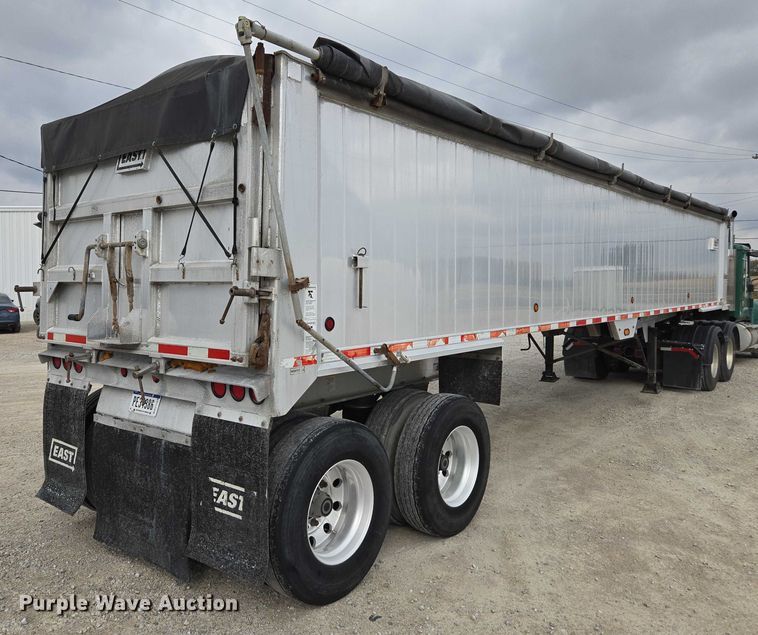 image for item EV4382 2007 East Genesis end dump trailer