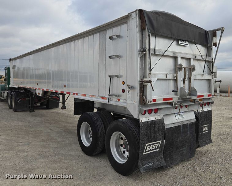 image for item EV4382 2007 East Genesis end dump trailer