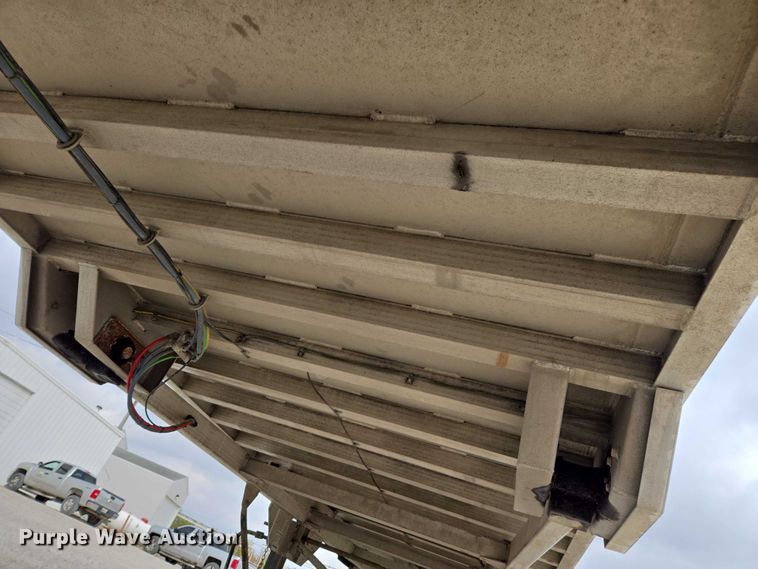 image for item EV4382 2007 East Genesis end dump trailer