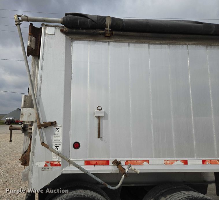 image for item EV4382 2007 East Genesis end dump trailer