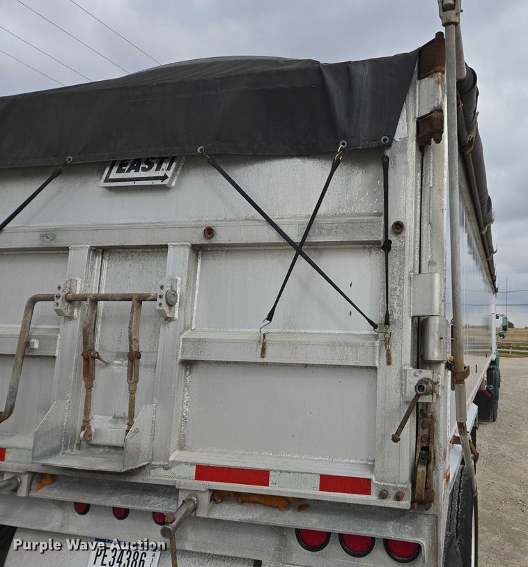 image for item EV4382 2007 East Genesis end dump trailer