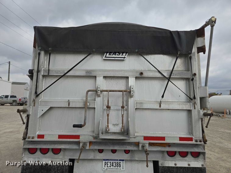 image for item EV4382 2007 East Genesis end dump trailer