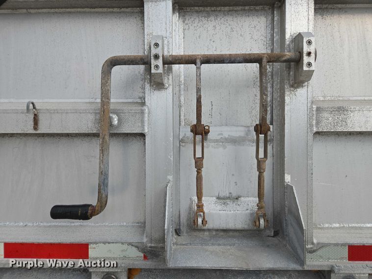 image for item EV4382 2007 East Genesis end dump trailer