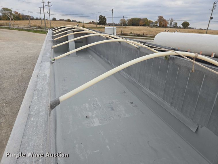 image for item EV4382 2007 East Genesis end dump trailer