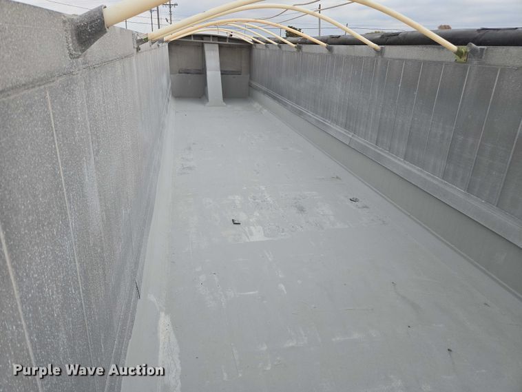 image for item EV4382 2007 East Genesis end dump trailer