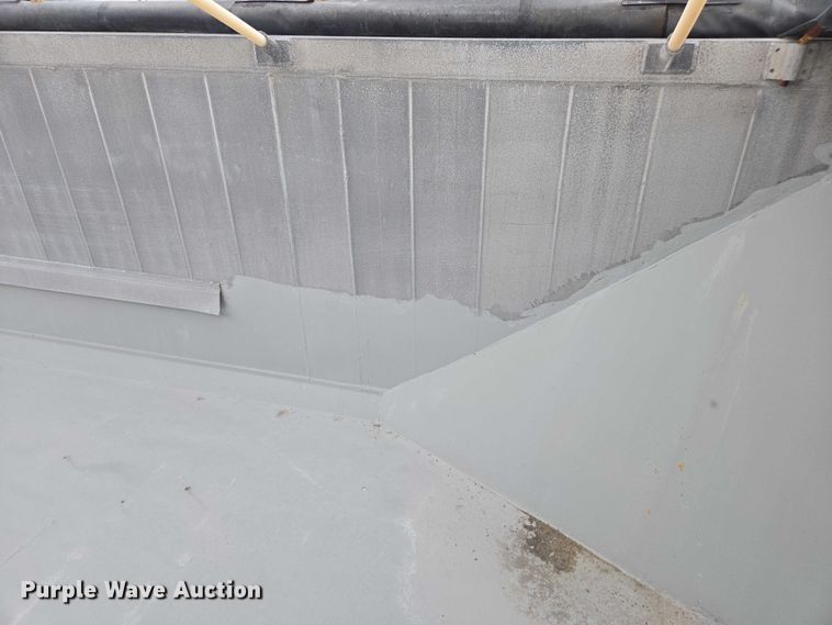 image for item EV4382 2007 East Genesis end dump trailer