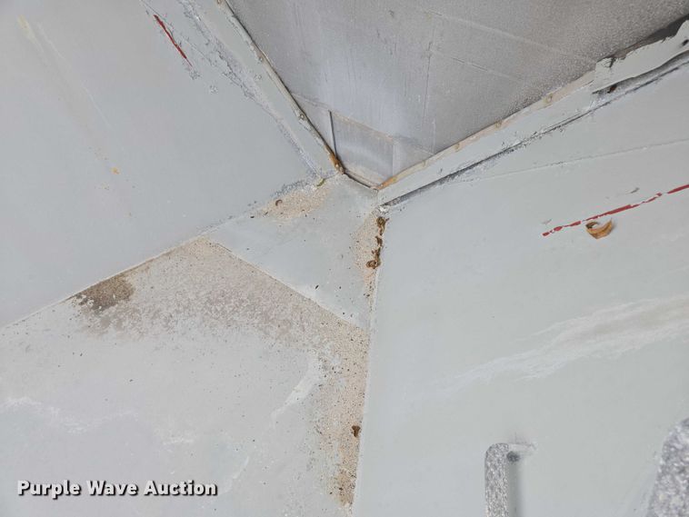 image for item EV4382 2007 East Genesis end dump trailer