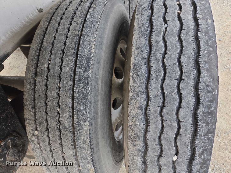 image for item EV4382 2007 East Genesis end dump trailer