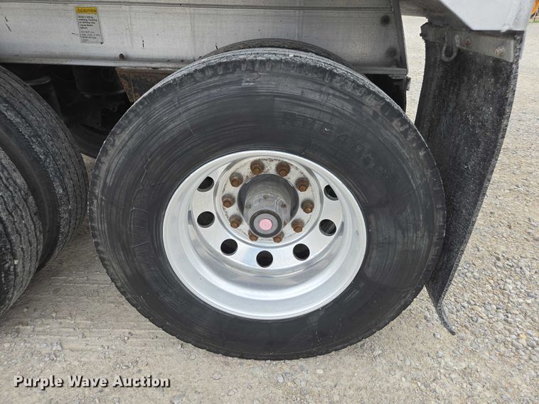 image for item EV4382 2007 East Genesis end dump trailer