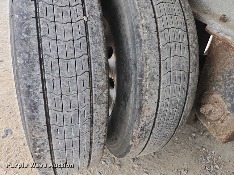 image for item EV4382 2007 East Genesis end dump trailer