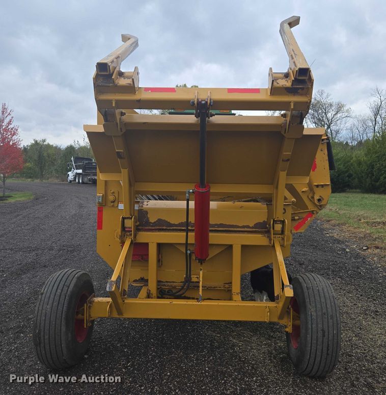 image for item EV5447 Haybuster 2650 bale processor
