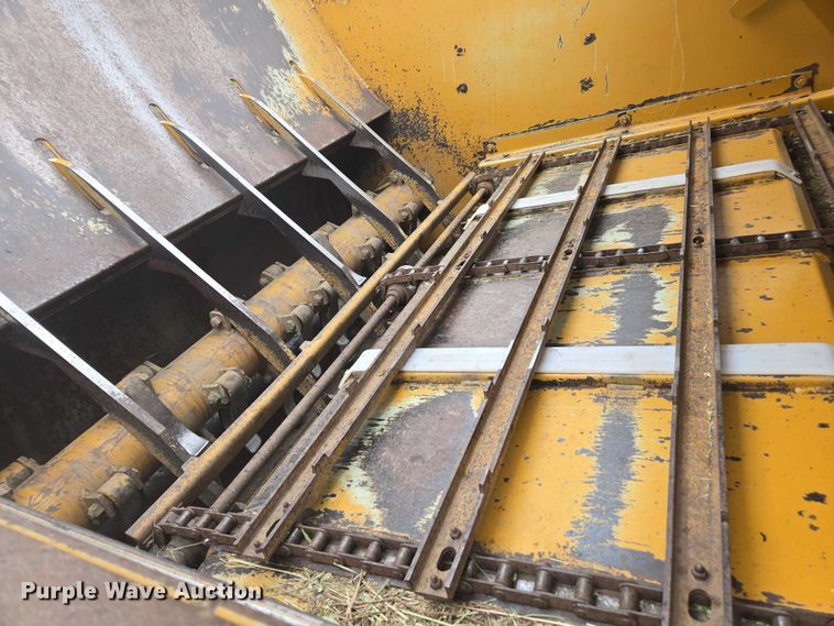 image for item EV5447 Haybuster 2650 bale processor