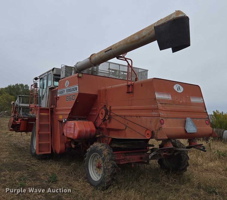 image for item EV5476 1984 Massey Ferguson 860 combine