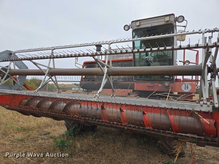 image for item EV5476 1984 Massey Ferguson 860 combine