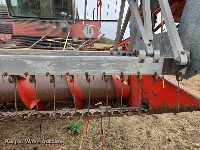 image for item EV5476 1984 Massey Ferguson 860 combine