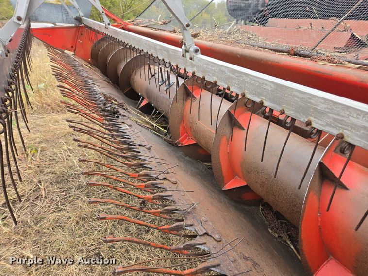 image for item EV5476 1984 Massey Ferguson 860 combine