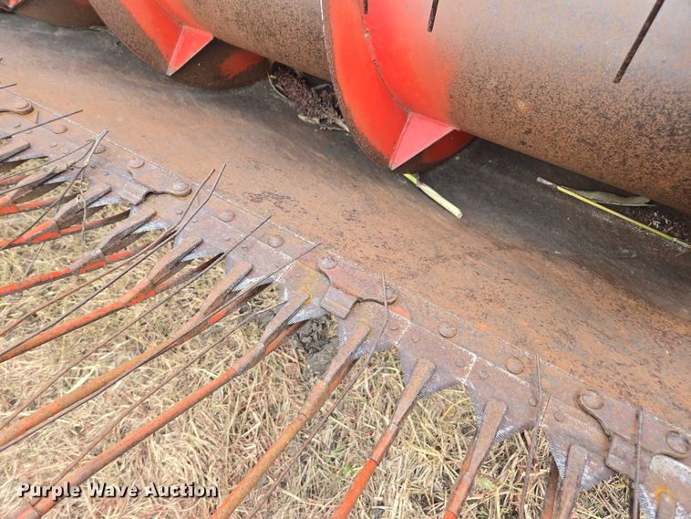 image for item EV5476 1984 Massey Ferguson 860 combine