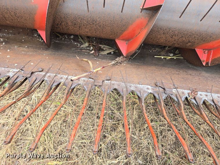 image for item EV5476 1984 Massey Ferguson 860 combine