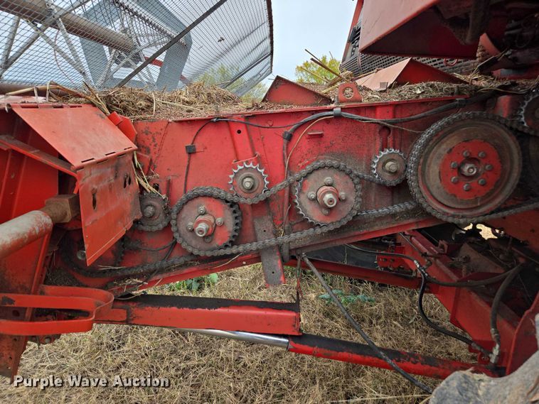 image for item EV5476 1984 Massey Ferguson 860 combine