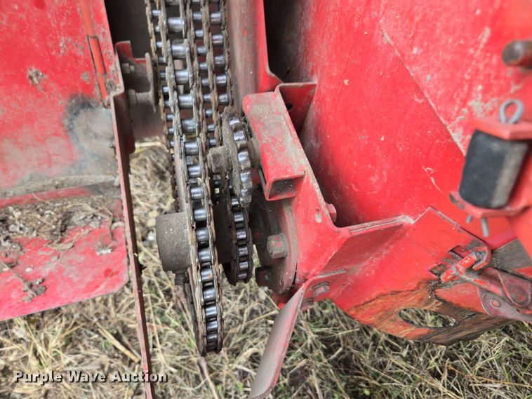 image for item EV5476 1984 Massey Ferguson 860 combine