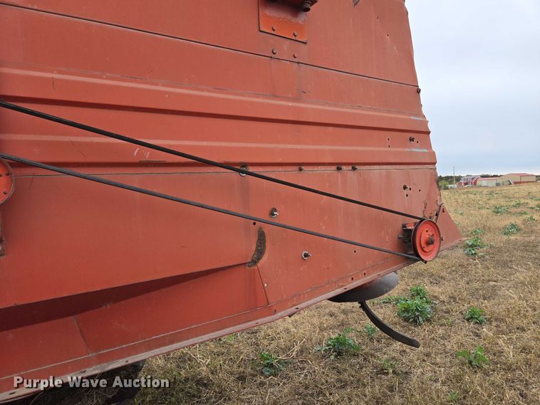 image for item EV5476 1984 Massey Ferguson 860 combine