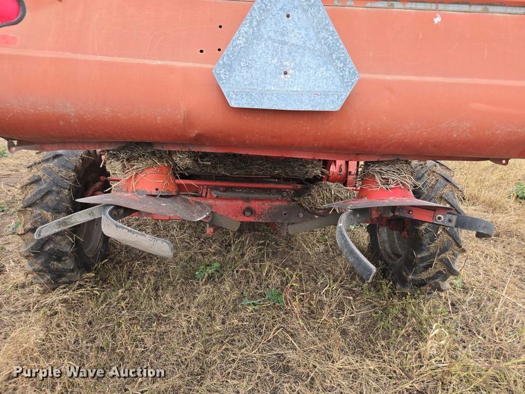 image for item EV5476 1984 Massey Ferguson 860 combine