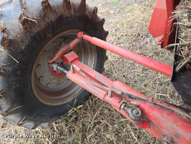 image for item EV5476 1984 Massey Ferguson 860 combine