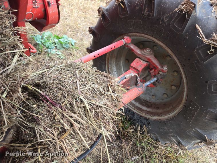 image for item EV5476 1984 Massey Ferguson 860 combine