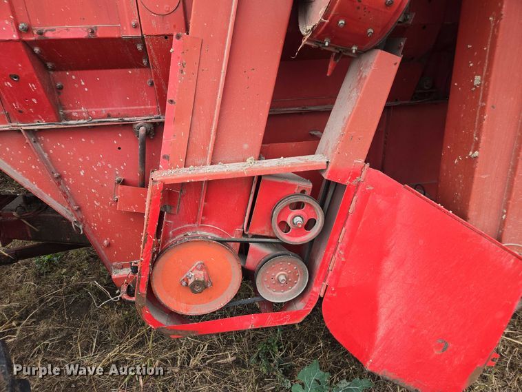 image for item EV5476 1984 Massey Ferguson 860 combine