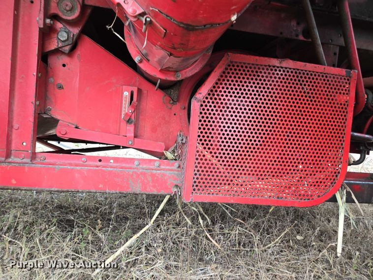 image for item EV5476 1984 Massey Ferguson 860 combine