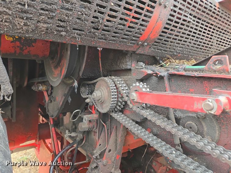 image for item EV5476 1984 Massey Ferguson 860 combine