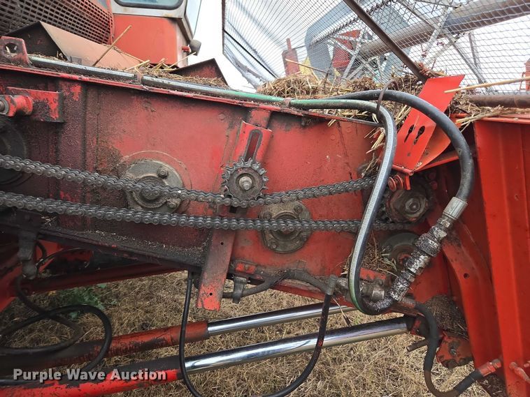 image for item EV5476 1984 Massey Ferguson 860 combine