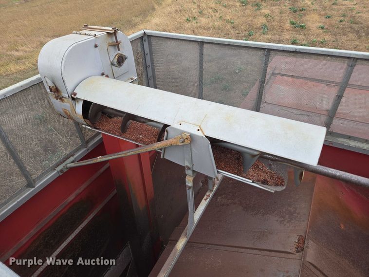 image for item EV5476 1984 Massey Ferguson 860 combine