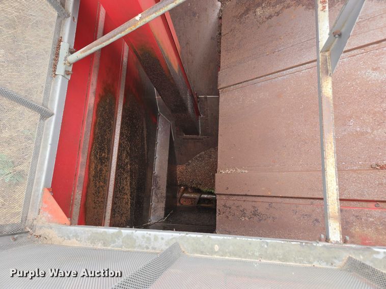 image for item EV5476 1984 Massey Ferguson 860 combine