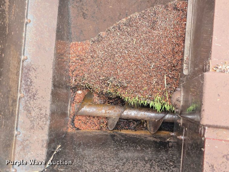 image for item EV5476 1984 Massey Ferguson 860 combine